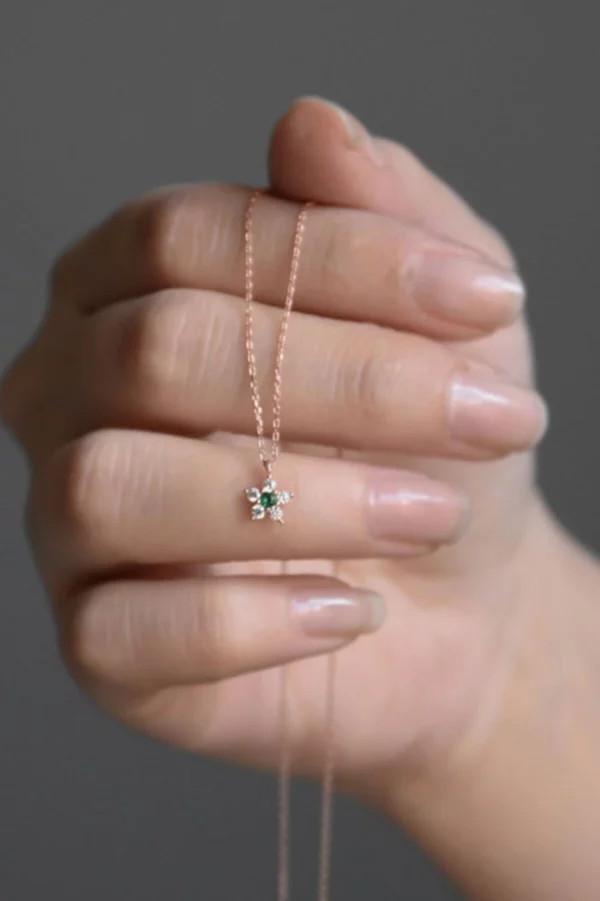 Minimalist Flower Green Necklace - Image 3