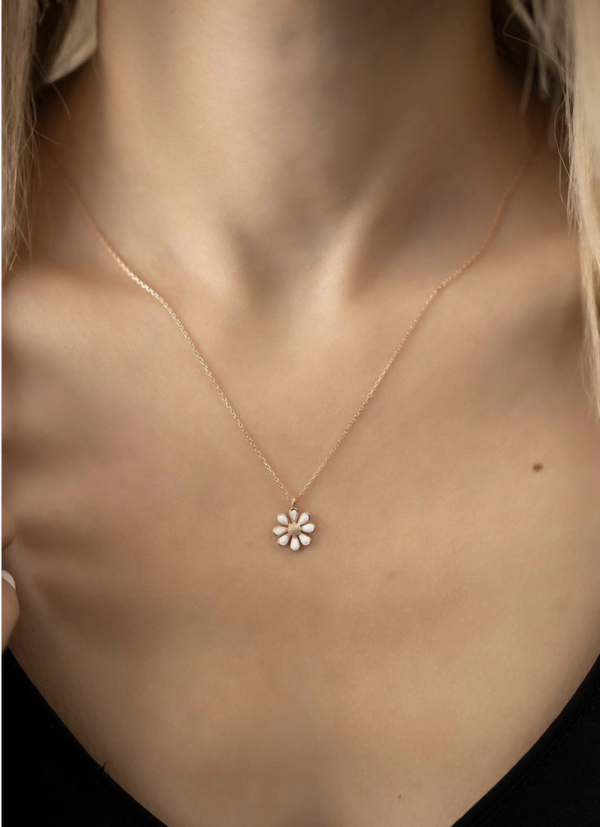 Gold Daisy Necklace