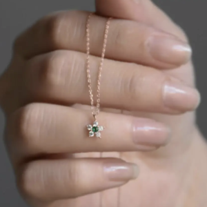 Minimalist Flower Green Necklace